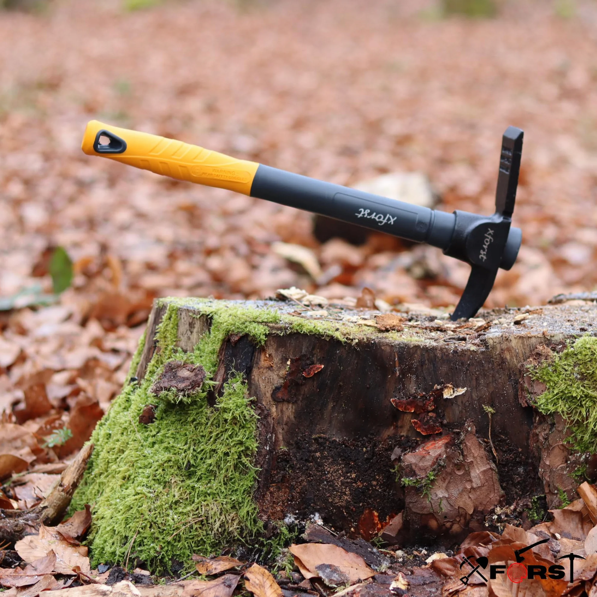 Xforst X-PF6 Alcotana Mini Piqueta – Azuela Pequeña con Mango de Fibra de Vidrio y Cabezal de Acero – Azada de Jardín con Pico para Plantas, Macizos y Camping, 40 cm