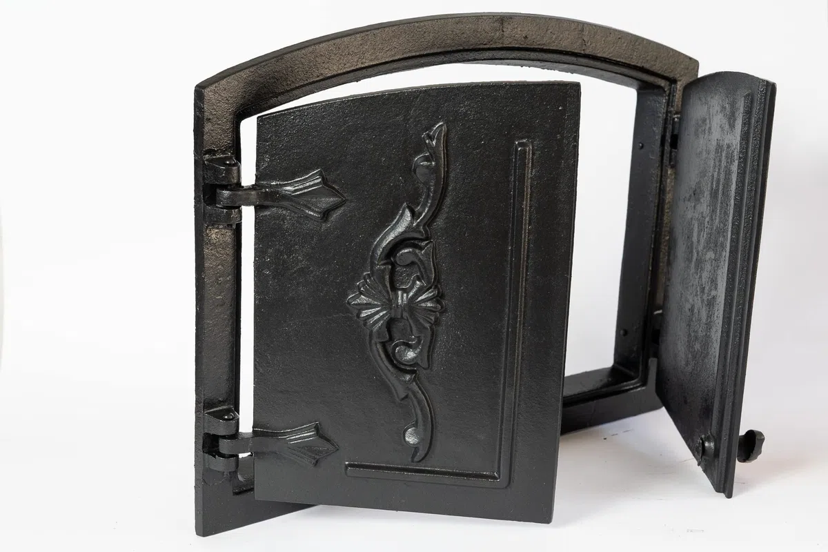Sezam, Puerta de horno de hierro fundido, puerta de horno de doble puerta con termómetro de 500 C, 55,5 x 41 cm, horno de pan, cocina de jardín y cámara de ahumado, color negro