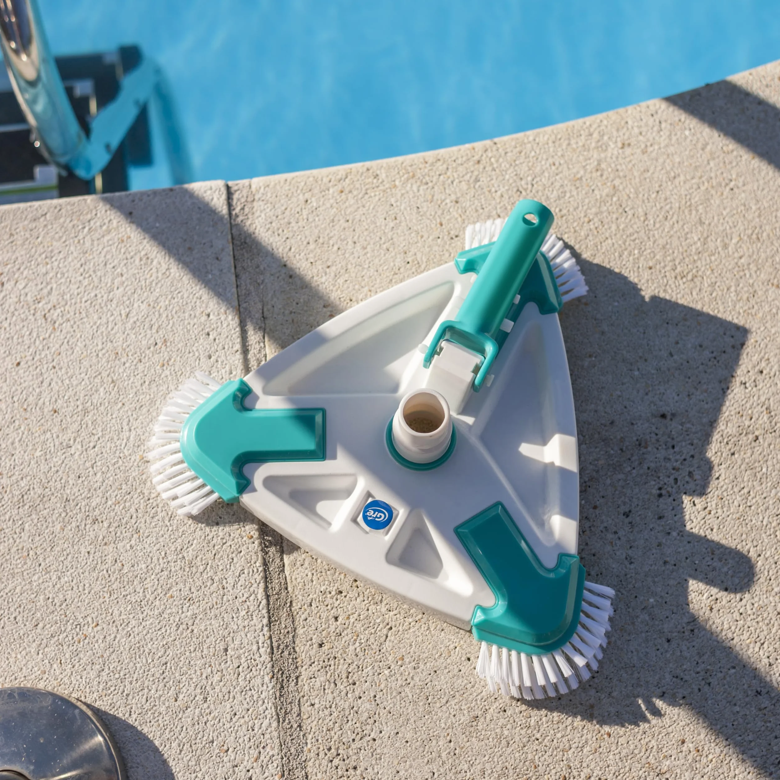 Gre 40016N - Limpiafondos Triangular con Cepillos. Eficiencia y Durabilidad para Tu Piscina
