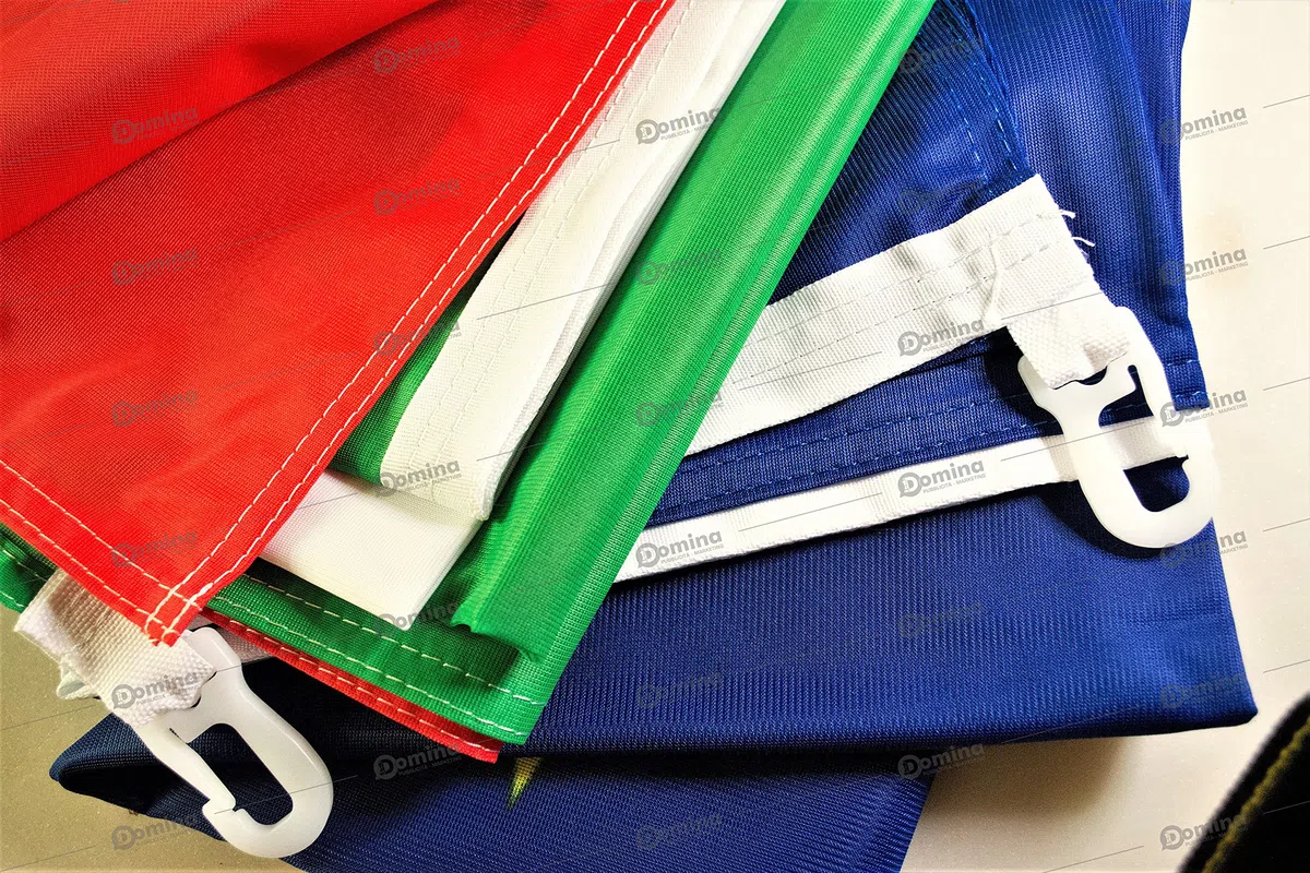 Bandera España 225x150 cm en Tela náutico 115g/m², Bandera española 225x150 Lavable,Bandera de Espana 225x150 con cordón,Doble Costura perimetral y Cinta de Refuerzo