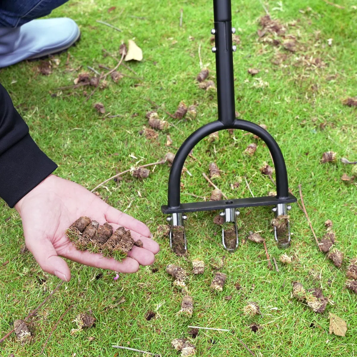 Herramienta aireadora de césped, herramienta aireadora con 3 dientes huecos, aireador manual para el cuidado del jardín y aflojar el suelo compactado, aireación del césped, herramienta de jardín