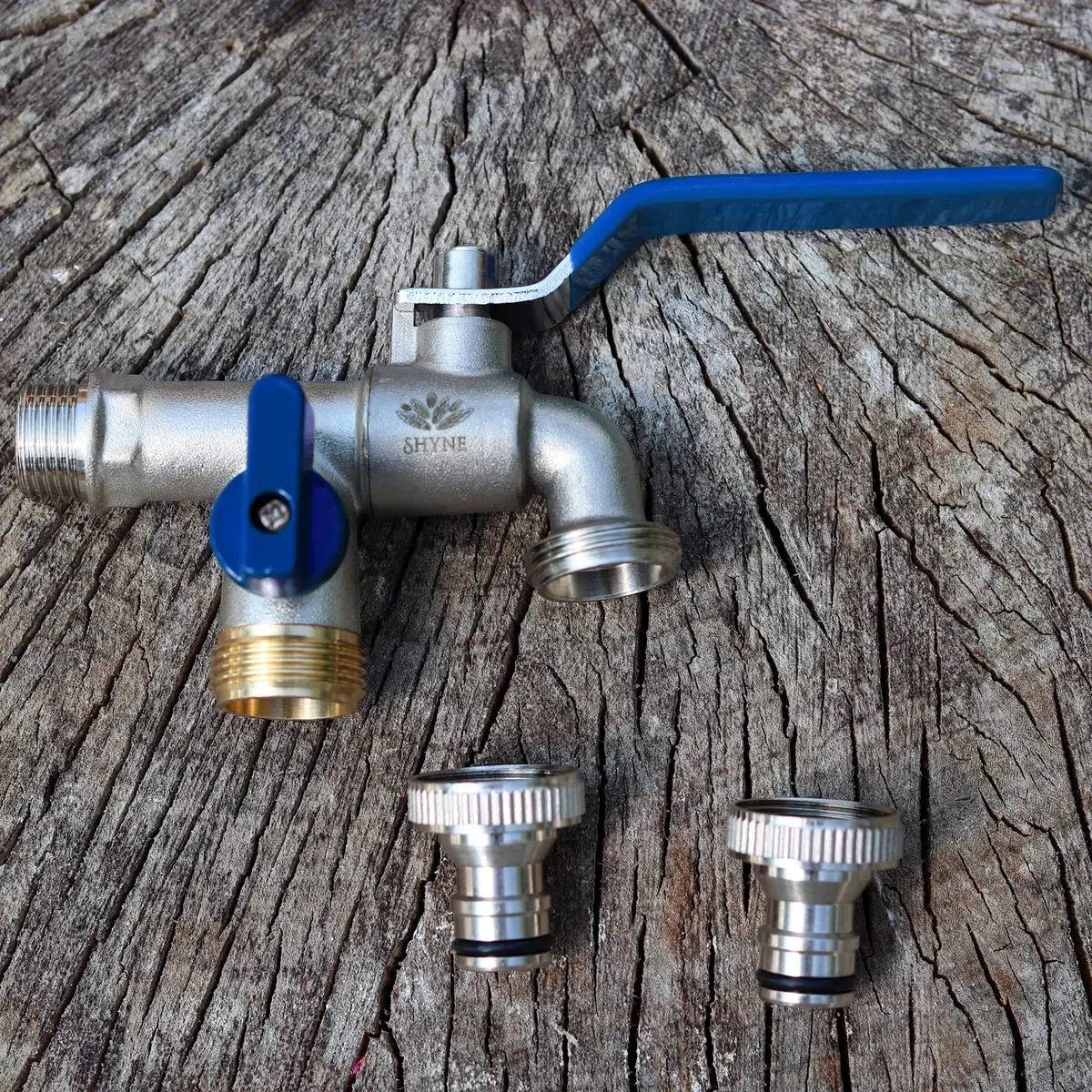 SHYNE Grifo Doble de Calidad de Latón de 1/2 '' Pulgada - Resistente al Óxido y las Heladas + 2 Conexiones de Manguera + E-Book | Para Jardín, Lavadora, Barril de lluvia