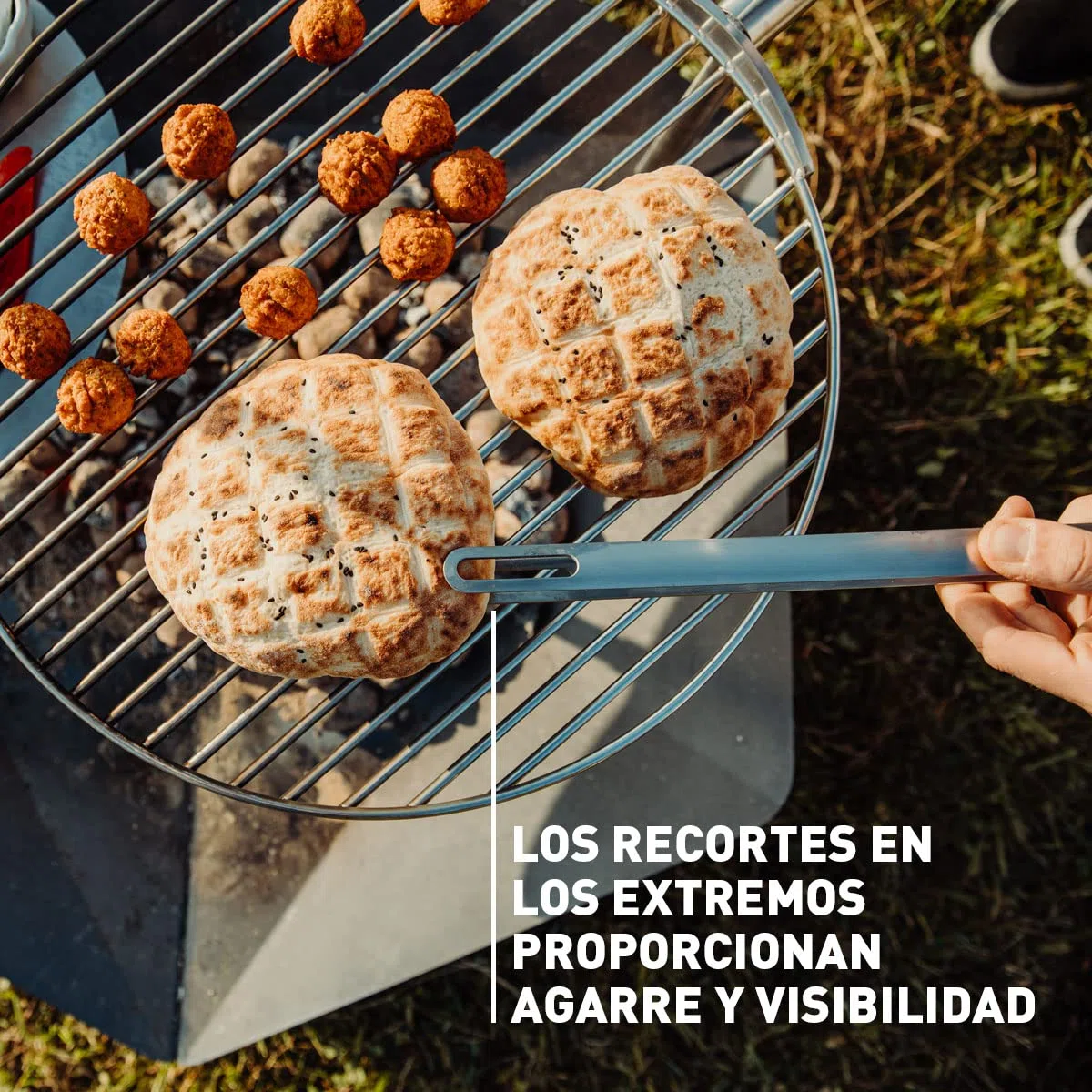 höfats - Pinzas de barbacoa de acero inoxidable 100% - con función de elevador de parrilla y rotura para colgar - Pinzas para carne muy estables, pinzas de cocina para barbacoa y cocina - Apto para