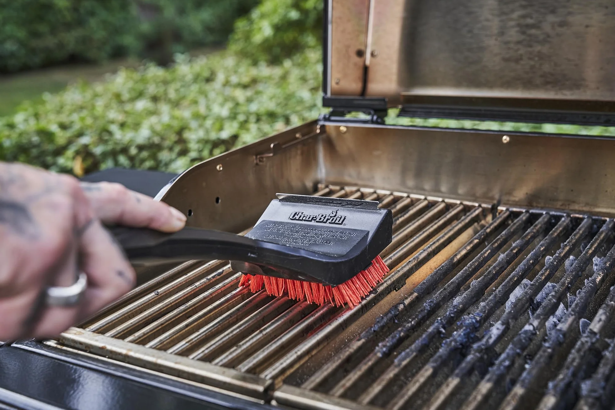 Char-Broil 140 533 Cepillo de Limpieza y Rascador de Barbacoa 2 en 1 | Cool-Clean
