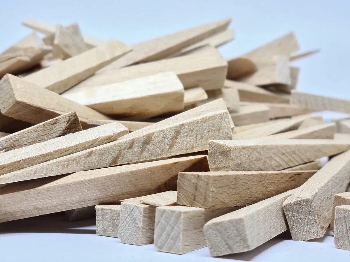 Cuñas pequeñas de madera | Espaciadores de madera dura para baldosas y suelos, paquete de 100, color marrón