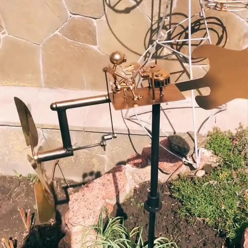 Molino de viento de metal hecho a mano, decoración de jardín, escultura cinética alimentada por el viento, para decoración de patio, césped, jardín, patio, regalos para amigos (dorado)