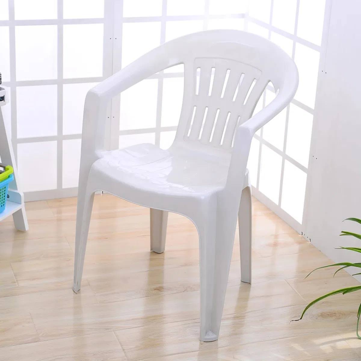 Silla Blanca para Terraza, Color Blanco, Mobiliario de Jardín, Fabricada en Resina, Resistente al Clima, Apilable