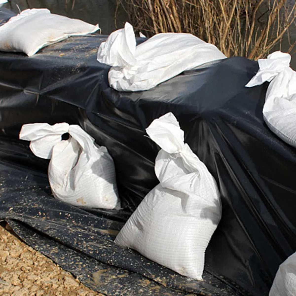 Sacos Escombros,Sacos para Escombros,15 Piezas Saco Tierra Jardin Blanco,Bolsas Multiusos de Polipropileno 102 x 60 cm para Transportar Cereales,Verduras,Arena,Escombros