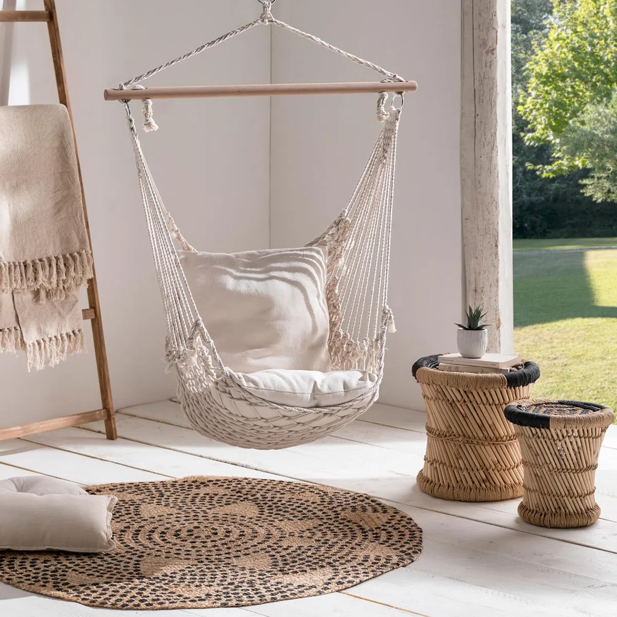 IDMarket – Sillón colgante bohemio 2 cojines color crudo diseño macramé