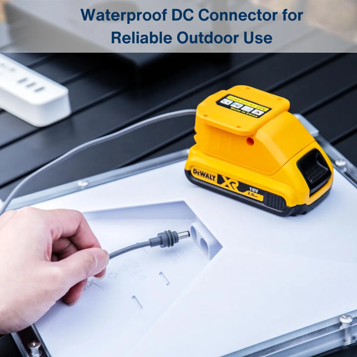 Cargador alimentado por batería para Starlink Mini compatible con baterías DeWalt, salida de 60 W, 20 V/3 A, conector de barril CC impermeable, ligero y portátil para uso en exteriores y de