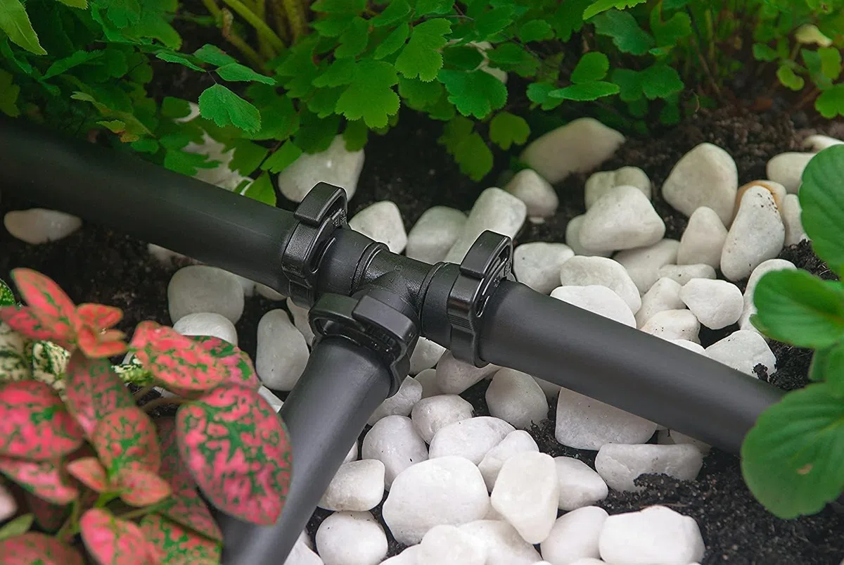 Abrazadera Tubo Riego por Goteo 16mm | Pack 100 Abrazaderas de Presion para Manguera de Jardin 16 mm | Accesorios Riego por Goteo Tuberia 16mm | Sujecion para Tubo Riego | Te Codo Enlace Goteros Llave