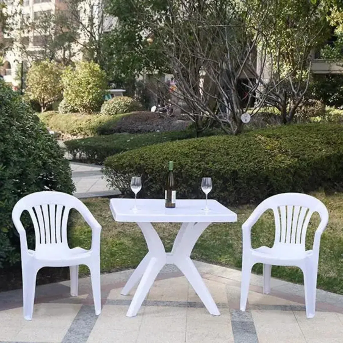 Silla Blanca para Terraza, Color Blanco, Mobiliario de Jardín, Fabricada en Resina, Resistente al Clima, Apilable