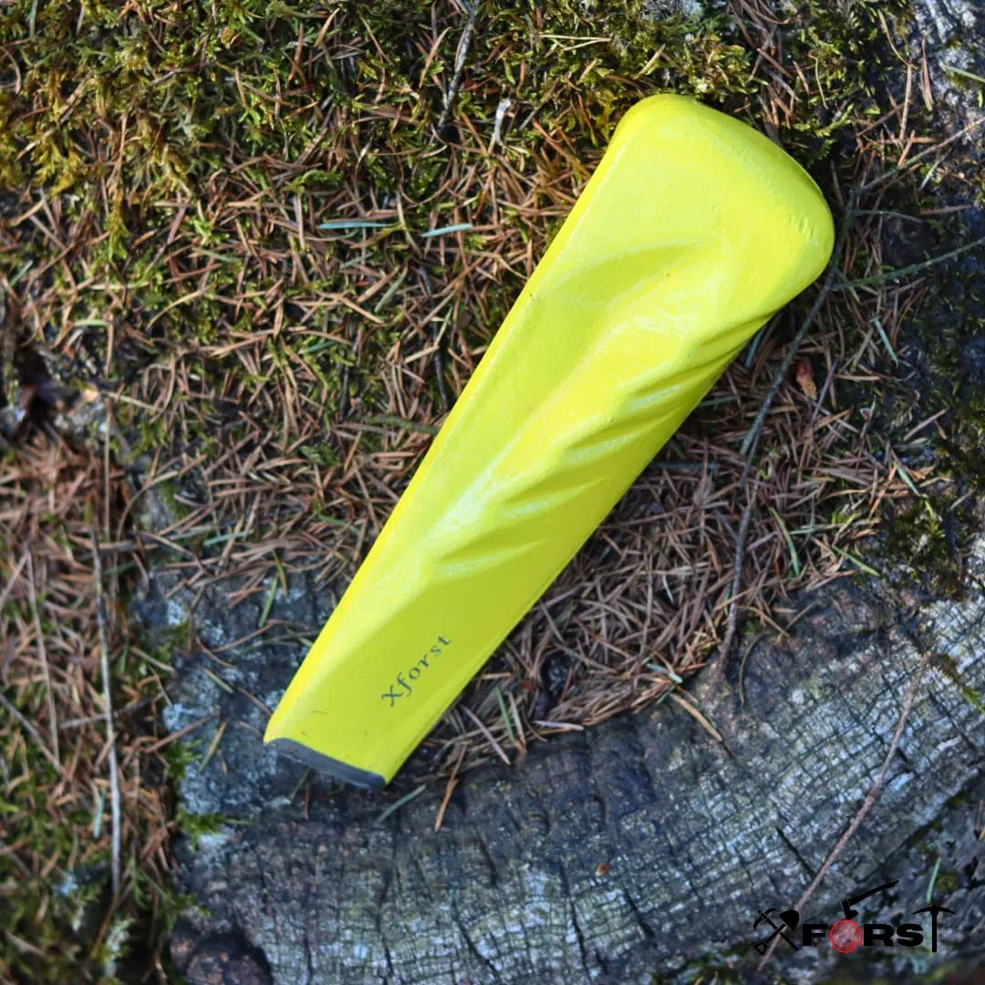 Xforst Cuña para Partir Leña Giratoria 2,25 kg – Acero Forjado Macizo Helicoidal para Troncos y Madera Dura – Partidor y Astilladora de Leña Manual con Funda, Amarillo Señal SK5G | Filo afilado y agarre firme, Diseño helicoidal giratorio, Acero forjado ma