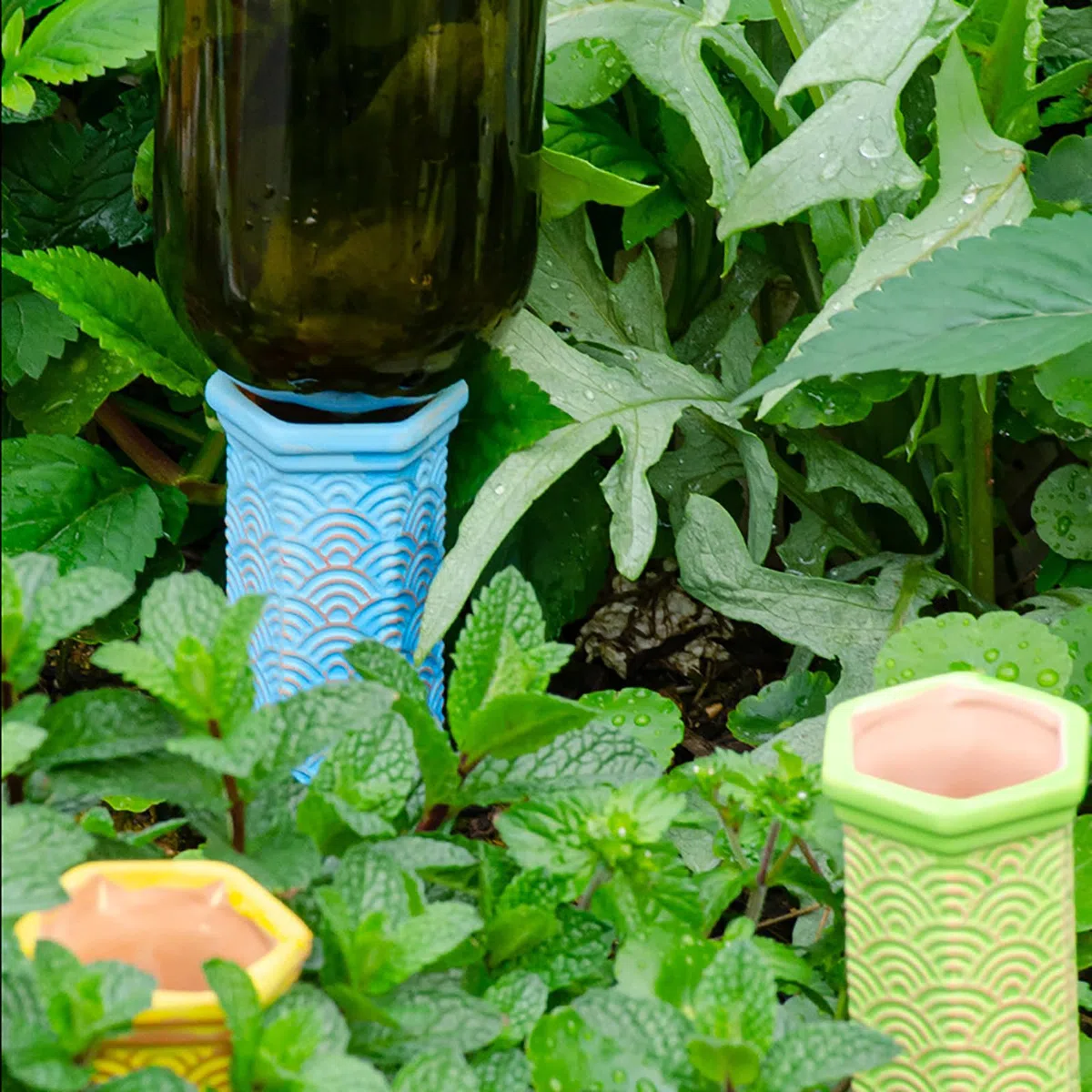 Sistema de Riego Automatico Macetas, 4 Piezas Riego por Goteo Botella Set Autorriego Kit Riego Plantas Vacaciones para Jardín Terraza Invernadero Flores Plantas Interior Exterior