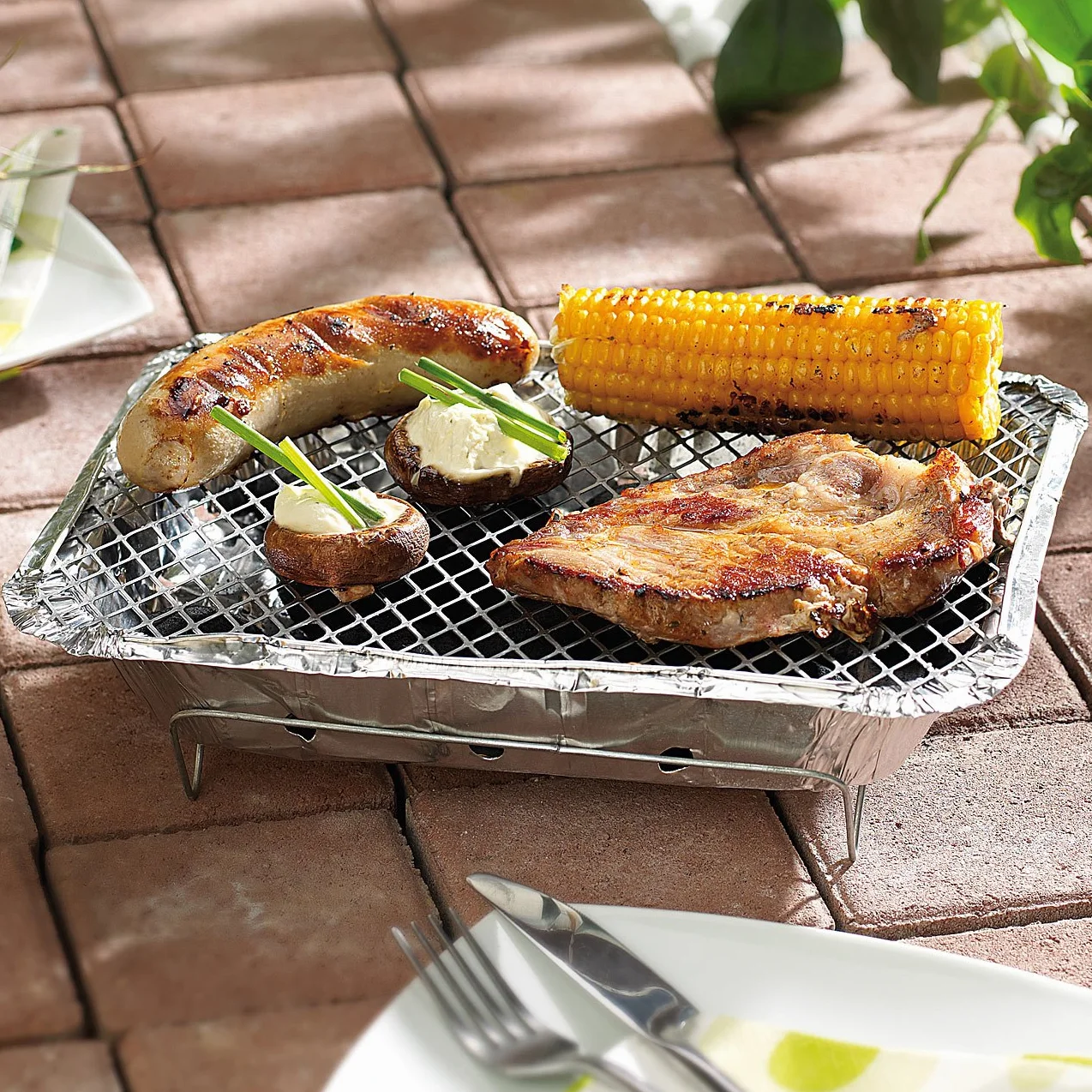 Infactory – Barbacoa individual desechable paquete de 2 unidades, carbón y encendedor