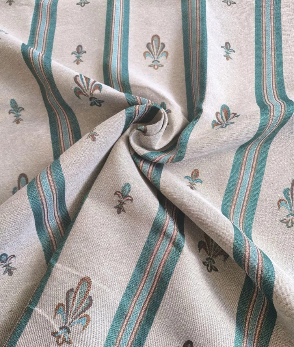 Mercatienda Cortina de Calle alpujarreña 140x260 cm con Trabillas – Tejido Jacquard Flor de LYS a Rayas Verde– Estilo rústico Tradicional – Hecha en España