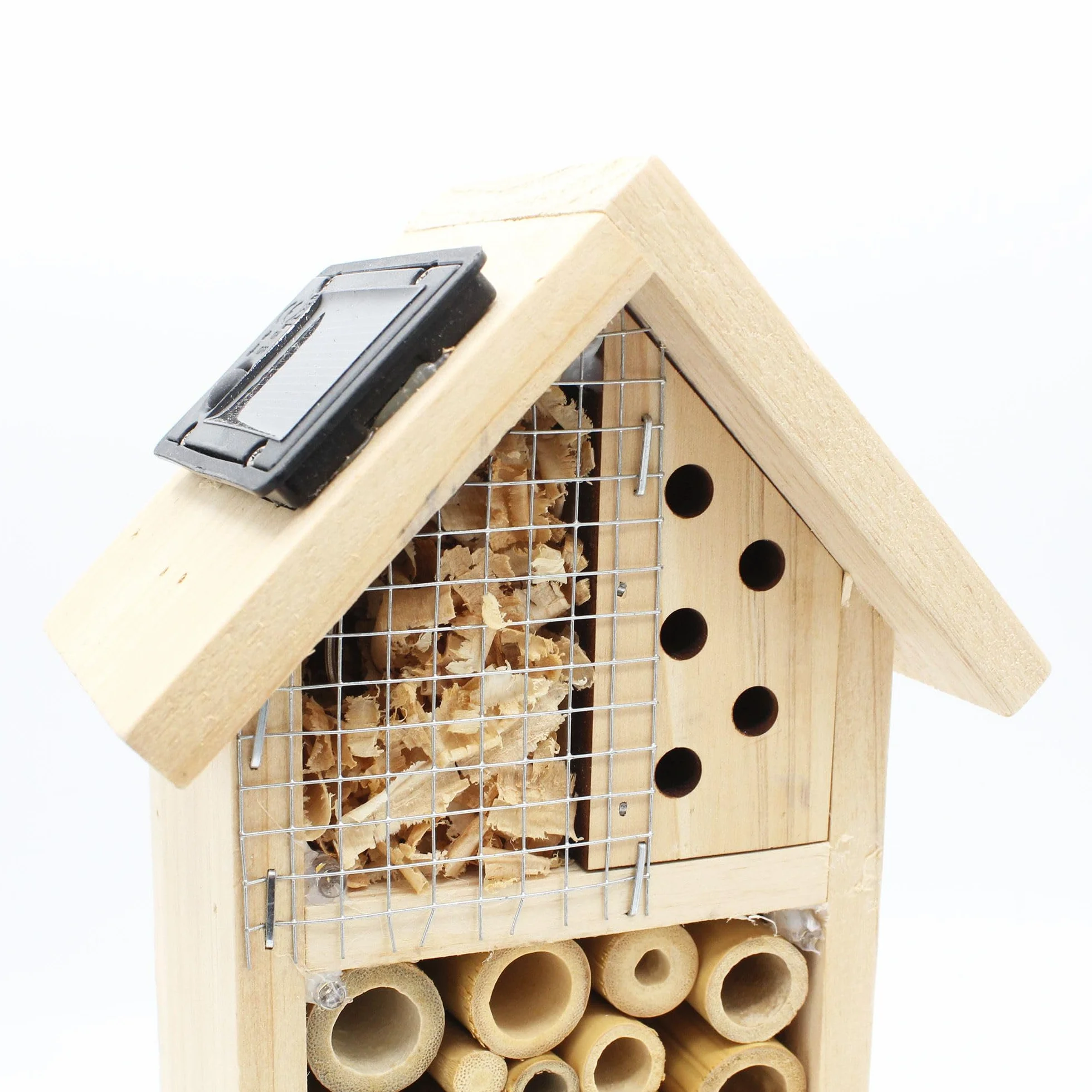 FISHTEC - Hotel de Insecto - Casa Solar de Madera - 10 LED Alimentados por Panel Solar - Madera de pino macizo - Para colocar o colgar - Refugio para todas las estaciones - Escarabajo, Mariposa,