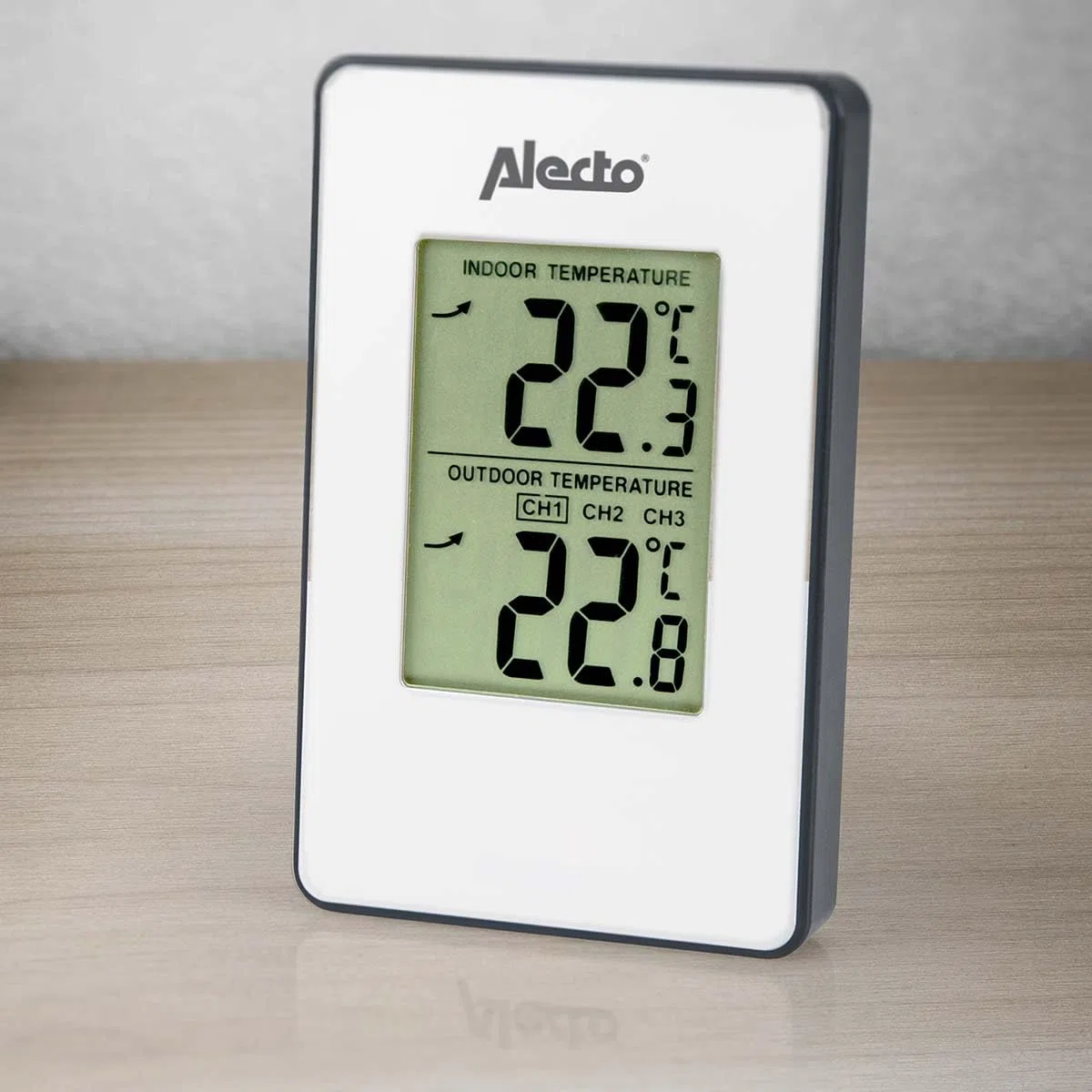 Alecto WS-1050 - estación meteorológica con sensor exterior inalámbrico - pantalla grande - alcance de 30 m - el sensor registra temperatura interior y exterior - blanco, 14 x 2 x 12 cm