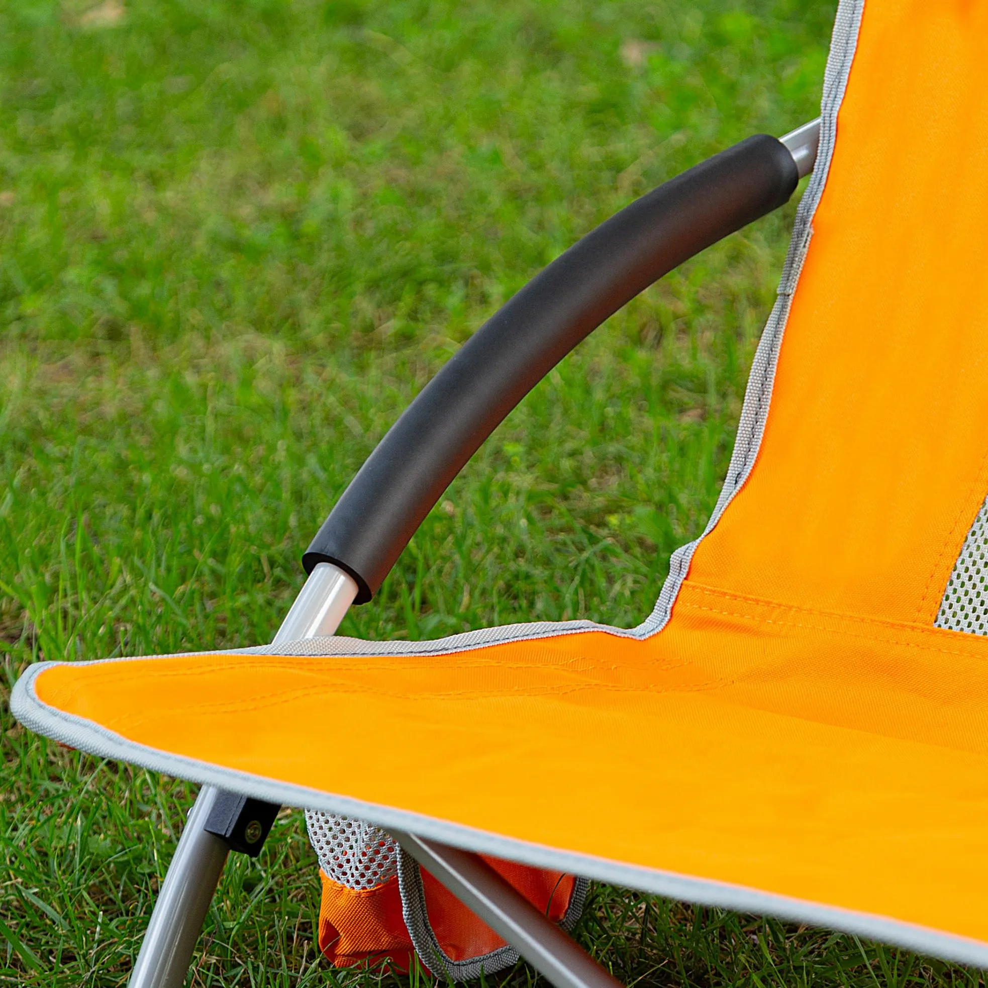 AKTIVE Silla plegable de playa, Tejido poliéster y estructura acero, Azul, Medidas 50 x 51 x 67 cm, Máx. 110 kg, Respaldo transpirable, Incluye funda y posavasos, Ligera y fácil de transportar (62636)
